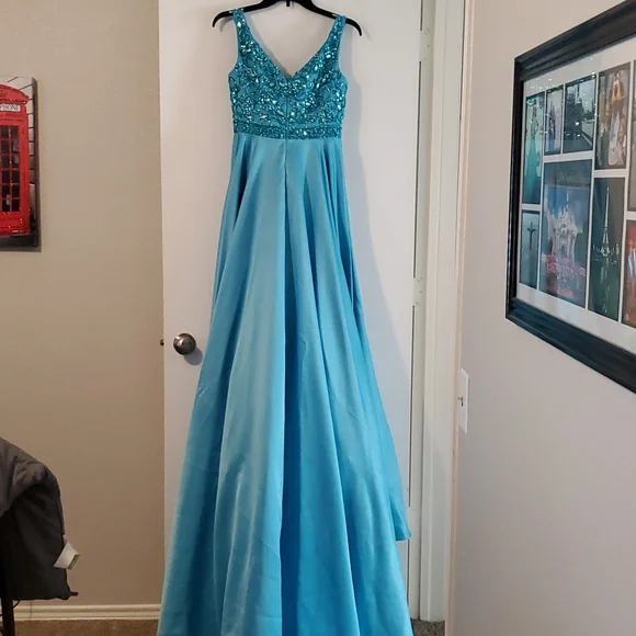 Turquoise pageant gown - Picture 5 of 11